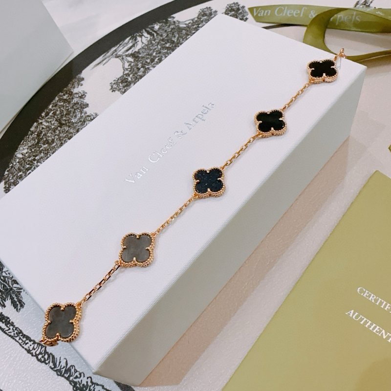 Van Cleef Arpels Alhambra bracelet Rose gold metal with black onyx dark blue druzy and gray mother-of-pearl clover motifs 18cm