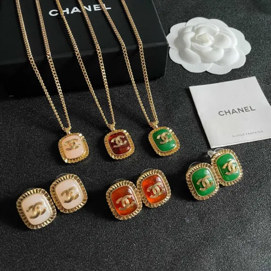 Chanel CC Logo Resin Square Pendant necklace Gold-tone metal with light pink resin 45cm