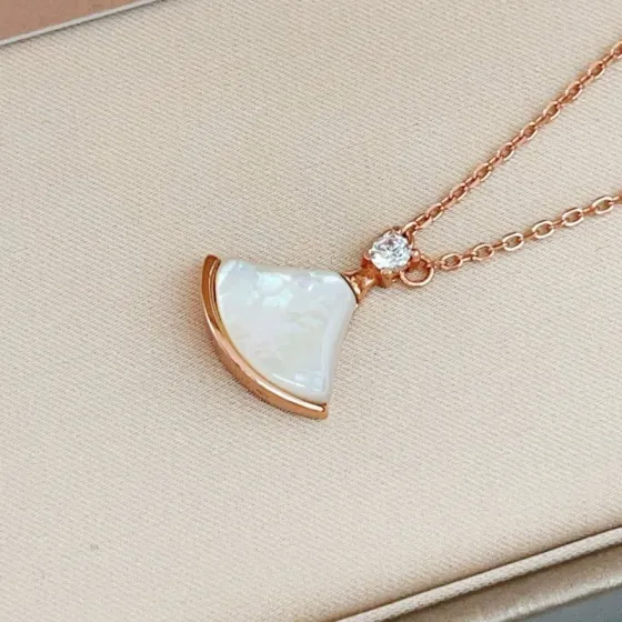 Bvlgari Divas Dream necklace Rose gold white mother-of-pearl clear diamond 41cm-43cm adjustable