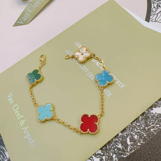 Van Cleef Arpels Alhambra bracelet Yellow gold metal with green malachite light blue turquoise blue turquoise red carnelian and white mother-of-pearl four-leaf clover motifs 17cm