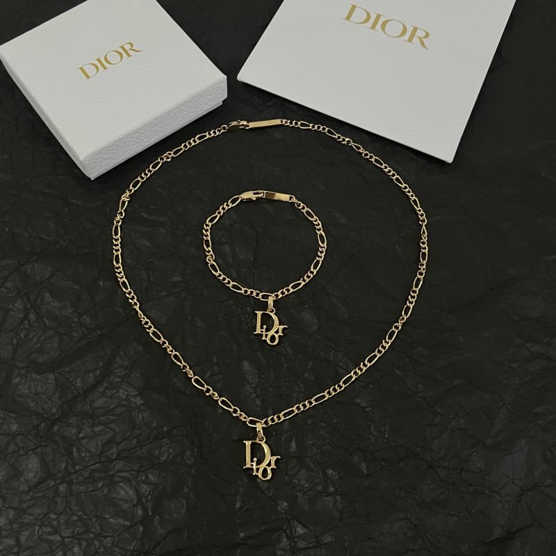 Dior Dior Logo Charm necklace gold-tone metal 45cm