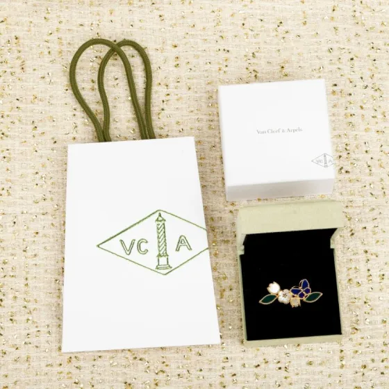 Van Cleef Arpels Four Seasons Flower Butterfly Brooch brooch Yellow gold metal white mother-of-pearl green malachite blue lapis lazuli and blue agate stones 3 5cm width