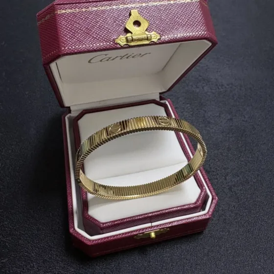Cartier Love Bracelet Ribbed bracelet 18k yellow gold 17