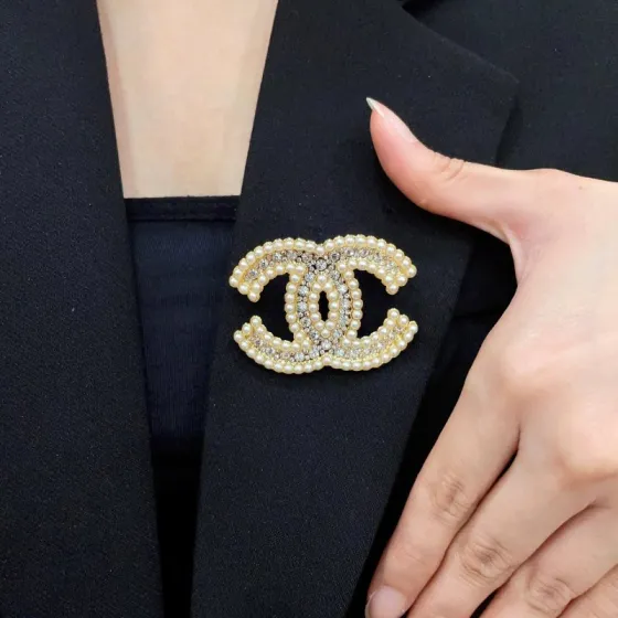 Chanel CC Logo Pearl Crystal Brooch brooch gold-tone metal cream faux pearl clear crystal 4 5cm width