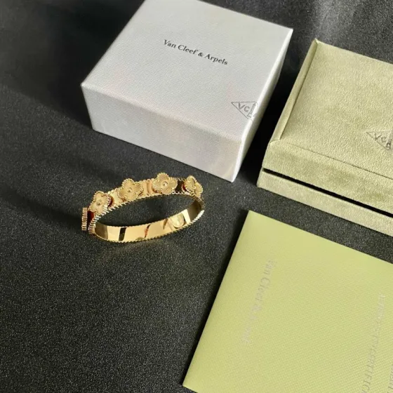 Van Cleef Arpels Alhambra bracelet yellow gold 17cm