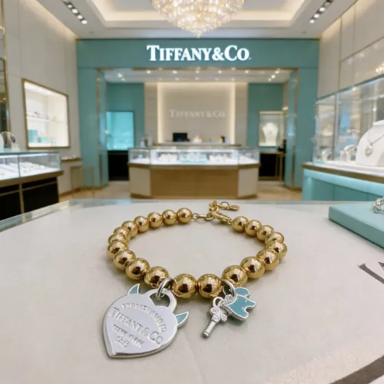 Tiffany Co Return to Tiffany Devil Heart Tag Bead Bracelet bracelet Gold-tone metal beads sterling silver heart tag Tiffany Blue enamel dog charm silver key charm 18cm