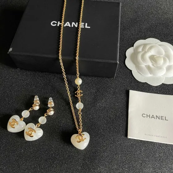 Chanel CC Heart Pendant necklace Gold-tone metal white resin heart white faux pearl frosted white bead 42cm