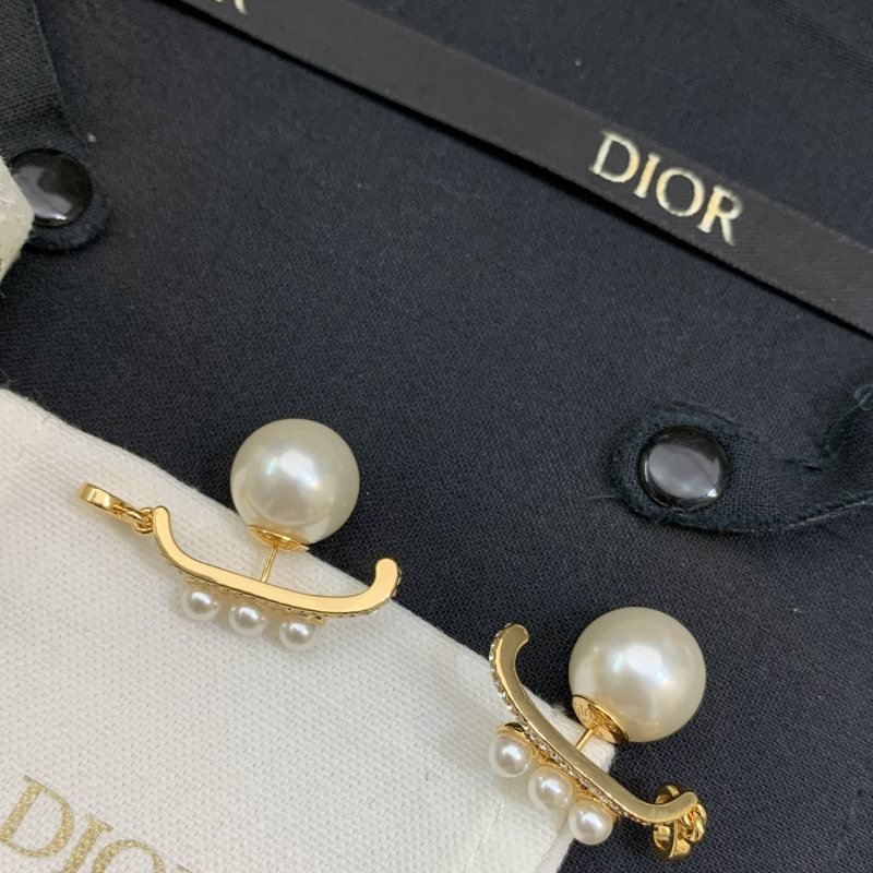 Dior Tribales CD Pearl Earrings earrings Gold-tone metal with white pearls and clear crystals One Size