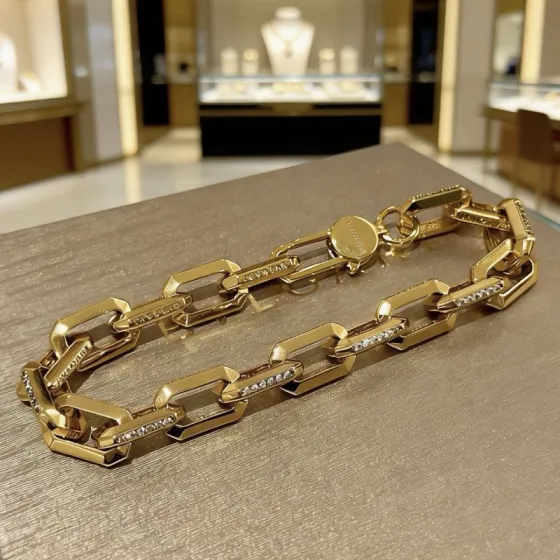 Bvlgari DIVAS DREAM bracelet 18K yellow gold with clear diamond accents 18cm