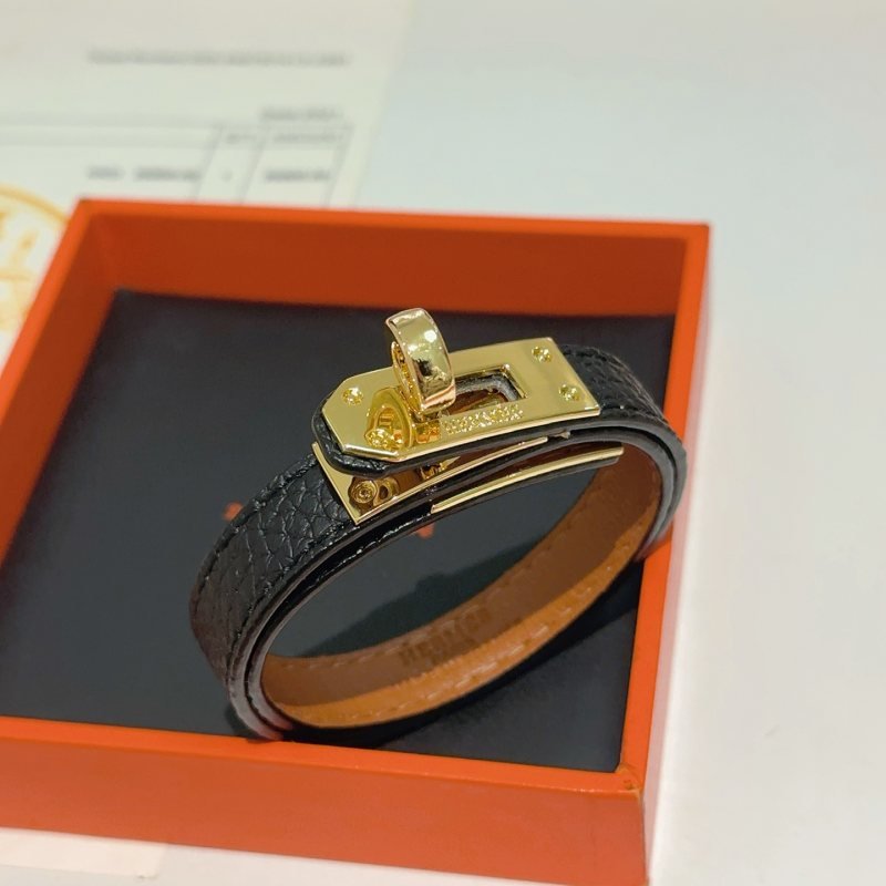 Hermes Kelly Double Tour bracelet Black grained leather with gold plated hardware tan leather interior T2