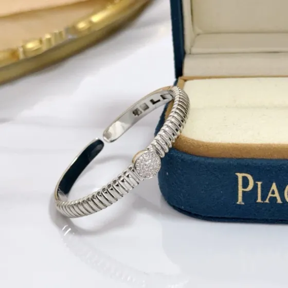 Piaget Possession bracelet Silver-toned white gold with pave set clear diamonds 17cm