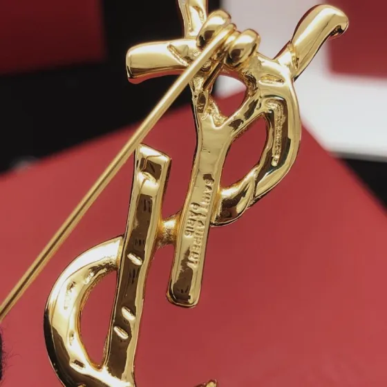 Saint Laurent Cassandre YSL Monogram Brooch brooch gold-tone metal no gemstones 4 5cm