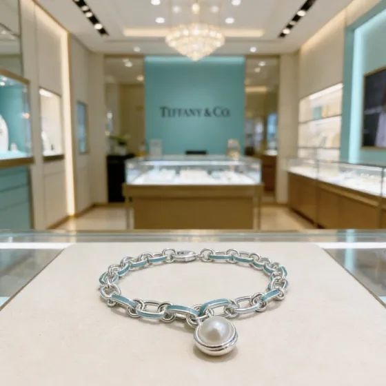 Tiffany Co Tiffany HardWear Pearl Charm Bracelet bracelet Silver-toned metal with Tiffany Blue enamel accents and white freshwater pearl charm 17cm