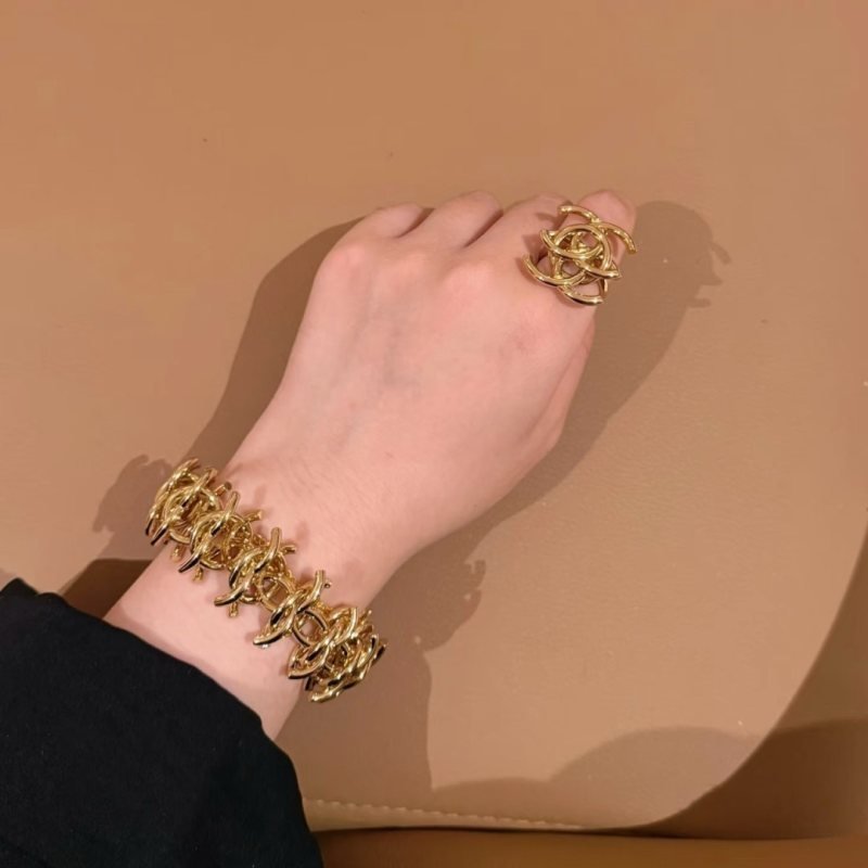 Chanel CC Logo Chunky Chain bracelet Gold-tone metal no gemstones 20cm
