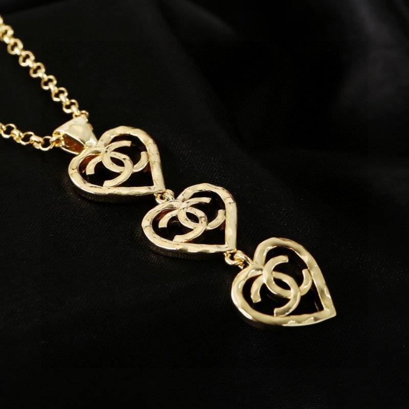 Chanel Triple Interlocking CC Heart Pendant necklace Gold-tone metal 42cm with 5cm extender
