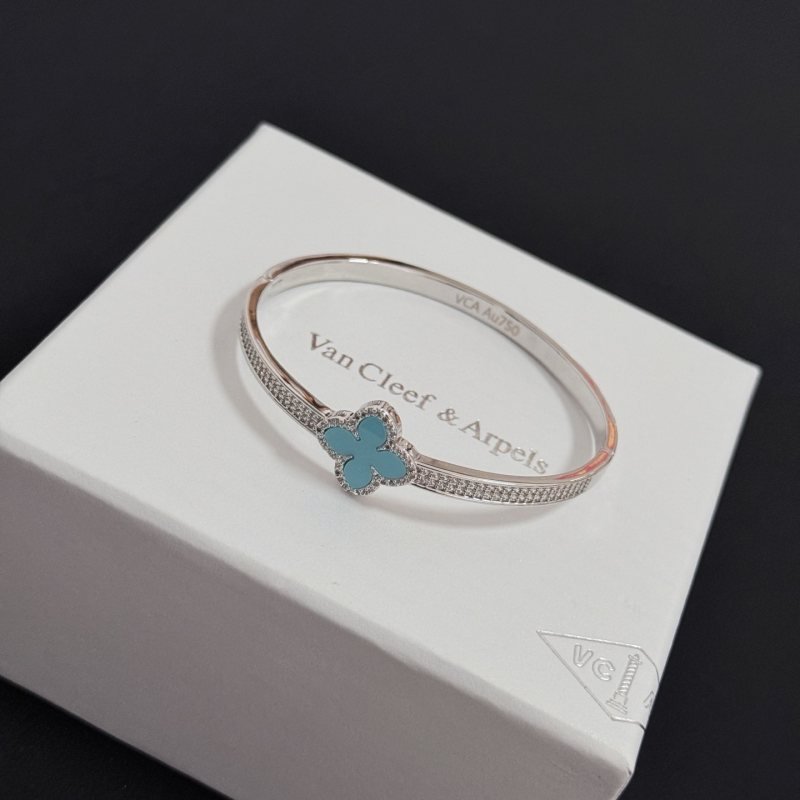 Van Cleef Arpels Alhambra bracelet Silver-toned white gold metal turquoise blue four-leaf clover inlay clear diamond accents 17cm