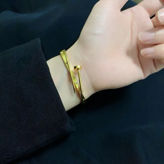 Cartier Juste un Clou bracelet 18k yellow gold with clear diamond accents 17
