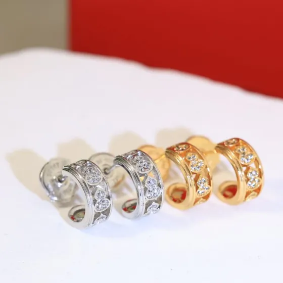 Qeelin Wulu earrings Silver-toned metal with clear diamond accents Gold-toned metal with clear diamond accents 10mm hoop diameter