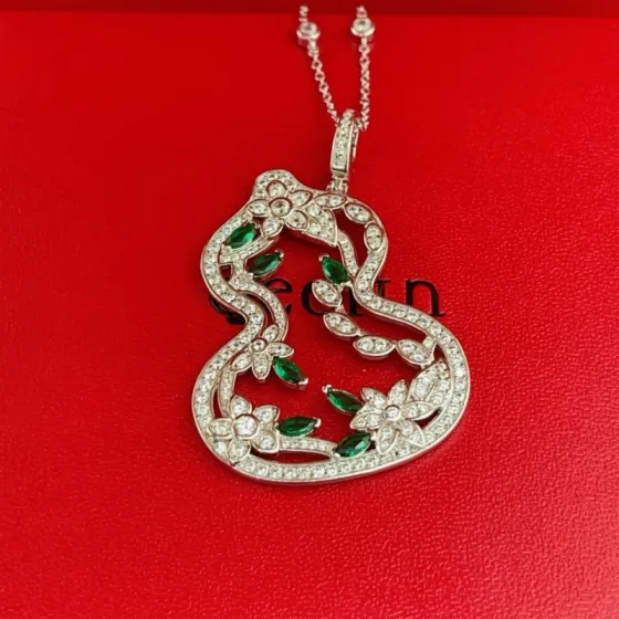 Qeelin Wulu necklace Silver-toned white gold with white diamonds and green gemstones 42cm