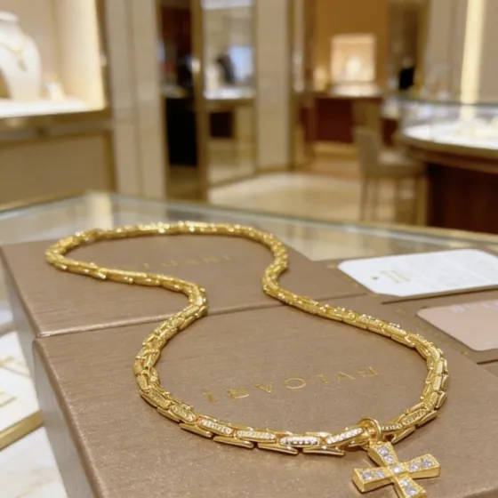 Bvlgari DIVAS DREAM Cross Pendant Chain necklace 18k yellow gold with clear diamond accents 50cm