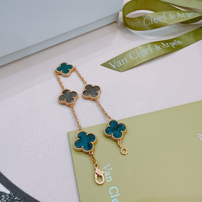 Van Cleef Arpels Alhambra bracelet Rose gold metal with teal blue agate and gray mother-of-pearl clover motifs 17cm