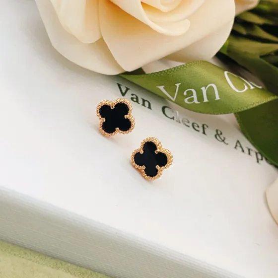 Van Cleef Arpels Sweet Alhambra earrings rose gold metal with black onyx stone 9 5mm motif diameter