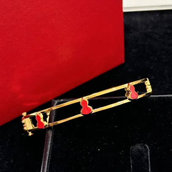 Qeelin Wulu bracelet gold-toned metal with red enamel accents 17cm inner circumference