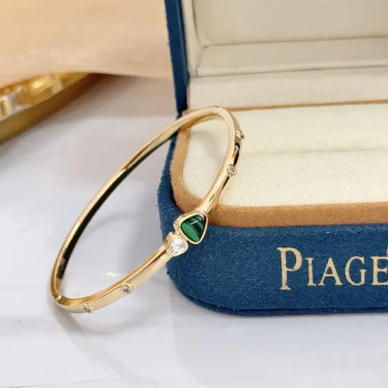 Piaget Possession bracelet yellow gold with green malachite and clear diamond accents 17cm