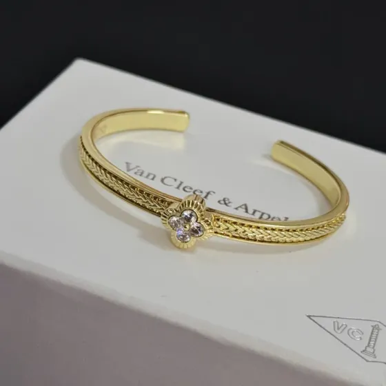 Van Cleef Arpels Alhambra bracelet gold metal clear diamond 17cm
