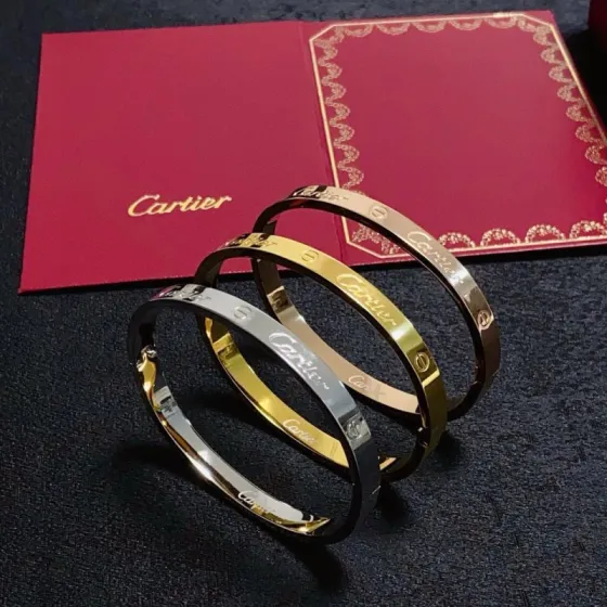 Cartier Love bracelet Yellow gold gold tone with polished metal finish no accent stones 17