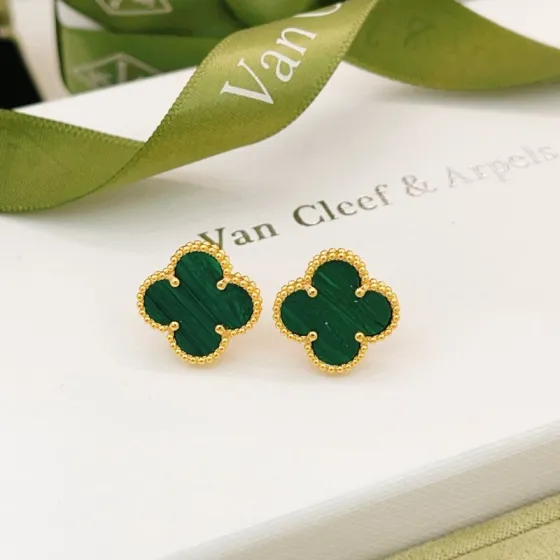 Van Cleef Arpels Vintage Alhambra earrings yellow gold with green malachite 15mm motif diameter