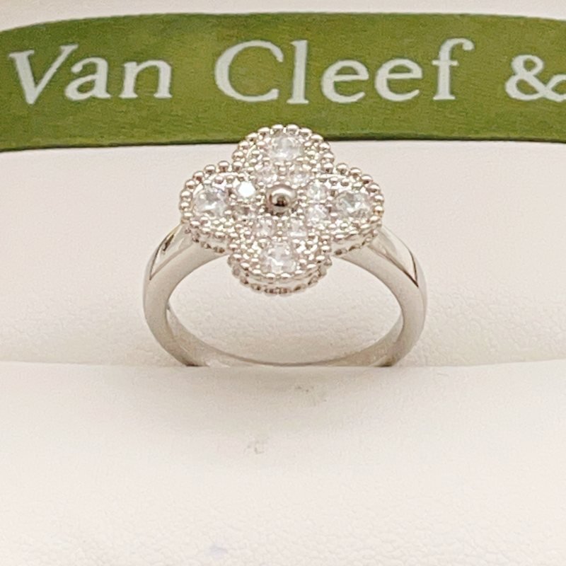 Van Cleef Arpels Vintage Alhambra ring white gold diamond No 7