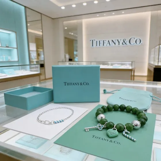 Tiffany Co Return to Tiffany Charm Bead Bracelet bracelet Sterling silver with dark green jade beads Tiffany Blue enamel accents 7 inches