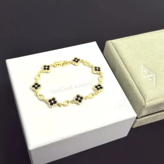 Van Cleef Arpels Alhambra bracelet yellow gold black onyx clear diamond 18cm