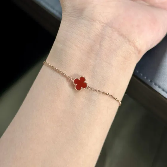 Van Cleef Arpels Sweet Alhambra bracelet Rose gold with red carnelian 17cm