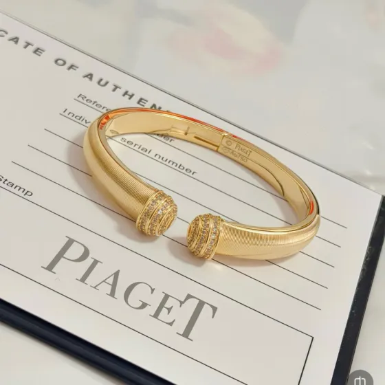 Piaget Possession bracelet yellow gold with clear diamond accents 16cm inner circumference