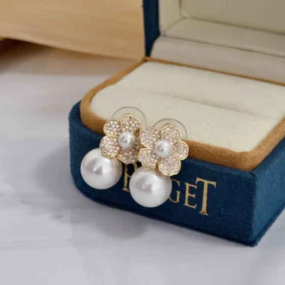 Piaget Rose Flower Pearl Diamond Earrings earrings Yellow gold white pearl clear diamond 1 5cm stud diameter