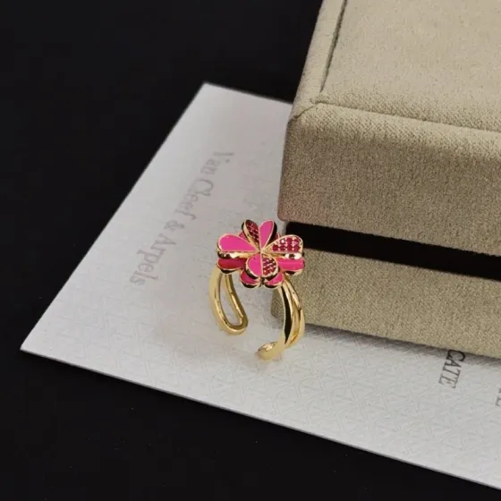 Van Cleef Arpels Frivole ring yellow gold with hot pink enamel and pink gemstones adjustable open band