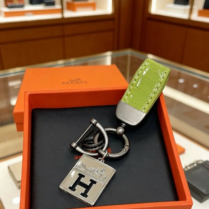 Hermes H Logo Caleche Key Charm pendant Gunmetal silver-tone metal with chartreuse green crocodile-embossed leather 10cm total length