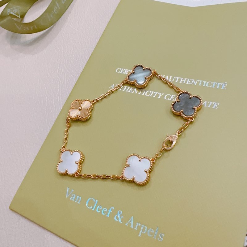 Van Cleef Arpels Alhambra bracelet Rose gold metal with white mother-of-pearl gray mother-of-pearl and rose gold guilloche clover motifs 19cm