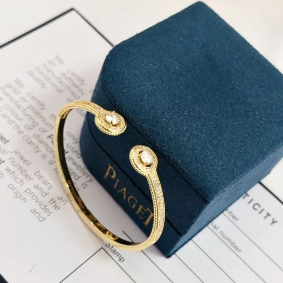 Piaget Possession bracelet yellow gold with clear diamonds 17cm inner circumference