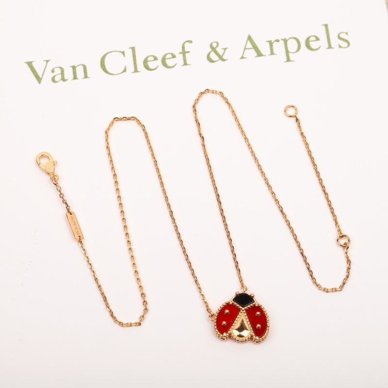 Van Cleef Arpels Lucky Spring Ladybug Pendant Necklace necklace 18k rose gold with red carnelian and black onyx 42cm with adjustable extender