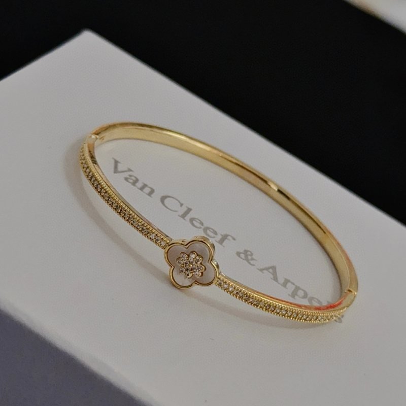 Van Cleef Arpels Lucky Spring Plum Blossom Bangle bracelet Yellow gold metal white mother-of-pearl clear diamond accents 17cm inner circumference