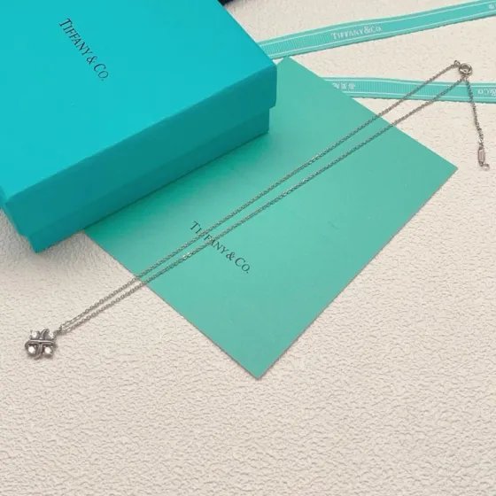 Tiffany Co Schlumberger Lynn necklace sterling silver with clear round diamonds 40cm with 5cm extender