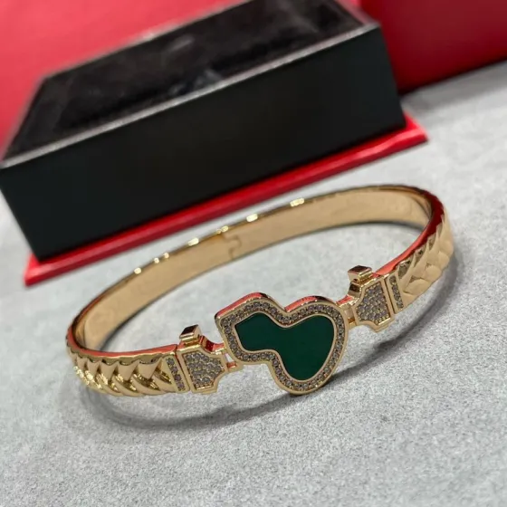 Qeelin Wulu bracelet Rose gold with green malachite and clear diamond accents 17cm