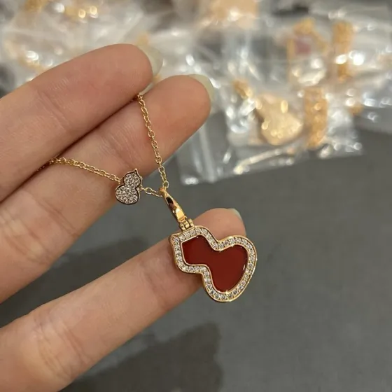 Qeelin Kirin Wulu necklace 18k rose gold red carnelian clear diamond medium