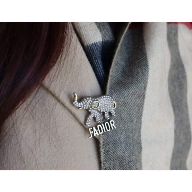 Dior J ADIOR Elephant brooch antique gold tone metal with clear crystal pave 3 5cm width