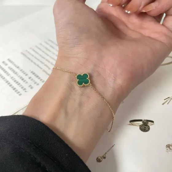 Van Cleef Arpels Alhambra bracelet yellow gold green malachite 17cm