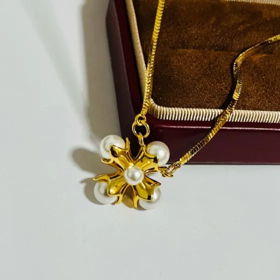 Celine PRECIOUS Pearl Flower Pendant necklace 18k gold tone metal white pearl 40cm with 5cm extender chain