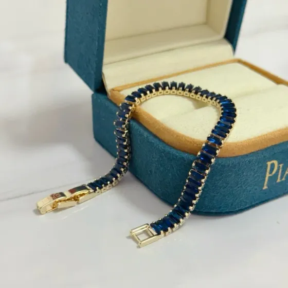 Piaget Tennis Line Bracelet bracelet Yellow gold with deep blue baguette-cut gemstones 18cm